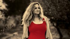 Η Ευανθία Ρεμπούτσικα στο Βεάκειο Θέατρο