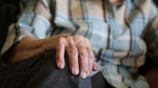 Αδέρφια υπερήλικες εντοπίστηκαν σε κατάσταση ασιτίας μέσα στο σπίτι τους στον Βόλο