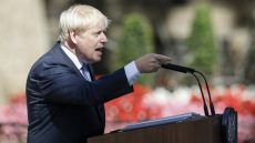 «Ορχήστρα Βασίλης Τσιτσάνης»: Η Δήμητρα Γαλάνη και η Νατάσσα Μποφίλιου στο Θέατρο Πέτρας