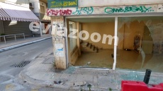 Χαλκίδα: Αυτοκίνητο μετά από σύγκρουση γκρέμισε την τζαμαρία καταστήματος