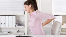 Πόνος στη μέση και τα γόνατα: Οι λύσεις που ανακουφίζουν