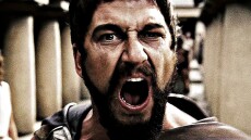 Ο Gerard Butler εξηγεί πώς του βγήκε τόσο παθιασμένα το «This is Sparta»!