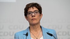 Γερμανία: Η Καρενμπάουερ αποκλείει κάθε ενδεχόμενο συνεργασίας με το ακροδεξιό AfD