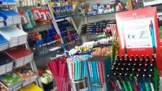 Γ.Γ. Προστασίας του Καταναλωτή στο ΘΕΜΑ 104,6: Δεν υπάρχουν διαφοροποιήσεις στις τιμές των βασικών σχολικών ειδών