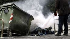 Μπαράζ εμπρησμών σε κάδους απορριμμάτων στην Καρδίτσα