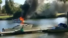 Λονδίνο: Σκάφος πήρε φωτιά στον Τάμεση - Πήδηξαν στο νερό για να σωθούν οι επιβάτες