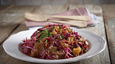 Σαλάτα με κόκκινο λάχανο, σύκο και καρύδια