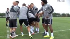 ΠΑΟΚ: Ευχές στον Άκπομ για τα γενέθλιά του με... σφαλιάρες 