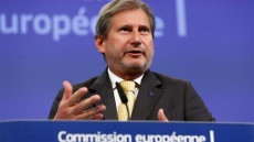 Γιοχάνες Χαν: Σκόπια και Τίρανα να κριθούν ανεξάρτητα από την ΕΕ