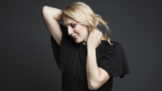 Βίκυ Καρατζόγλου: «Σάββατο σε δυο πράξεις» στο Σταυρό του Νότου