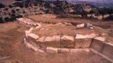 Λάρισα: Αγρότης εντόπισε τυχαία τμήμα ακέφαλου αγάλματος