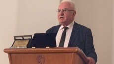 «Από ποια αγάπη γεννιέται η ντροπή»: Το νέο βιβλίο του Γιώργου Τσούκαλη