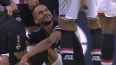 Η αγκωνιά του Μήτρογλου στον Χατζηδιάκο, του κόστισε... μερικά δόντια