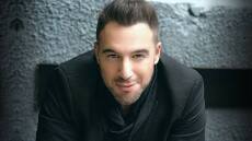 Θάνος Τζάνης: «Είμαι ευτυχισμένος μόνο όταν τραγουδώ»