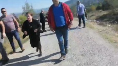 Αλβανοί αστυνομικοί κατά των γονέων του Κατσίφα - Δείτε το βίντεο