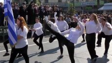 «Προσβολή της Σημαίας» η αλά Μόντι Πάιθον παρέλαση, λένε ο Μητροπολίτης και ο δήμαρχος Ν. Φιλαδέλφειας