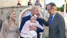 Η βάφτιση της μικρής Αλίκης Βουγιουκλάκη 