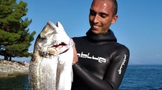 Έλληνας ψαροντουφεκάς: Πώς κατέρριψα το παγκόσμιο ρεκόρ τσιπούρας