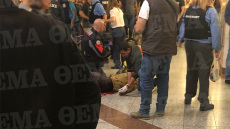 Ανατροπή στο Μοναστηράκι: Δεν είναι μαχαιρωμένος ο άνδρας που βρέθηκε αιμόφυρτος στο σταθμό