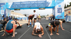 37ος Μαραθώνιος: 300 δρομείς χρειάστηκαν πρώτες βοήθειες – 17 στο νοσοκομείο, ένας με έμφραγμα