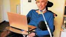 Ετοιμοθάνατος επιστήμονας μετατρέπεται στο πρώτο cyborg	