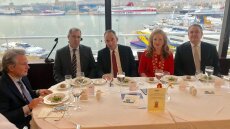 Μίνι υπουργικό συμβούλιο στη Ναυτιλιακή Λέσχη Πειραιά