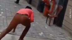 Ινδία: «Έβρεξε» δεσμίδες με χαρτονομίσματα από κτήριο - Δείτε βίντεο