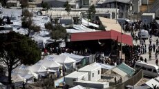 Στις 77.000 οι αιτήσεις για άσυλο, με τις βάρκες να συνεχίζουν να έρχονται