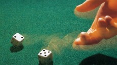 Ηράκλειο: Εννέα συλλήψεις για μπαρμπούτι σε καφενείο