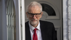 Βρετανία: Ο Κόρμπιν θέλει να παραμείνει αρχηγός των Εργατικών μέχρι την εκλογή διαδόχου του