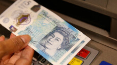 Εκλογές στη Βρετανία: Άλμα της στερλίνας μετά την ανακοίνωση του exit poll