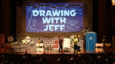 Ο συγγραφέας Τζεφ Κίνι έκανε «κακό χαμό» στη χώρα μας