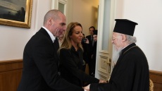 Ο Γιάνης Βαρουφάκης με τη Δανάη Στράτου στο Οικουμενικό Πατριαρχείο