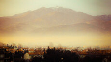 Η αιθαλομίχλη «πνίγει» τα Ιωάννινα: Σχεδόν διπλάσιες οι τιμές από τα επιτρεπόμενα όρια