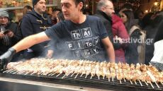 Μια... απέραντη ψησταριά η Θεσσαλονίκη την παραμονή των Χριστουγέννων