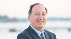 Ποιος είναι και τι ζητάει ο γκουρού της «γαλάζιας πατρίδας»