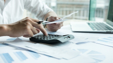 Έκπτωση φόρου 50% για όσους μεταφέρουν τη φορολογική έδρα τους στην  Ελλάδα