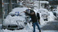 Η κακοκαιρία «Ηφαιστίων» άφησε στον πάγο τη χώρα: Σαρωτικό πέρασμα από Κρήτη και νησιά την Τρίτη