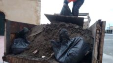 Χανιά: «Πνίγηκε» από 15 τόνους σκουπιδιών και λάσπης το Ενετικό λιμάνι