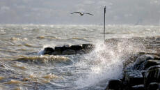 Καιρός: Κρύο, συννεφιά και βροχές σήμερα - Πού θα σημειωθούν χιονοπτώσεις