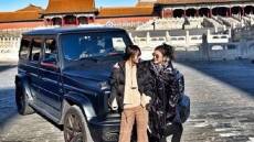 Οργή στην Κίνα για τις τουρίστριες που πάρκαραν το SUV τους μέσα στην Απαγορευμένη Πόλη