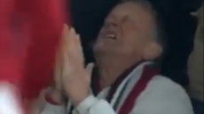 Ο viral οπαδός της Σέφιλντ Γιουνάιτεντ που... προσευχόταν να χάσει το πέναλτι ο Ζεσούς