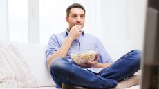 Απίστευτο: Του κόλλησε ποπκόρν στα δόντια και έφτασε να κάνει επέμβαση ανοιχτής καρδιάς