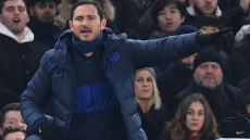 Κοιτάζει Ζίγιεκ και Τσίλγουελ η Τσέλσι