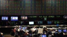 Η επιτυχία του 15ετούς ομολόγου «στρώνει το χαλί» για μείωση των πρωτογενών πλεονασμάτων από το 2021