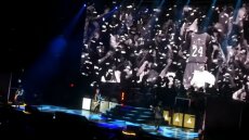 Κόμπι Μπράιαντ: Οι Guns n' Roses τραγούδησαν «Knockin' on Heaven's Door» και συγκίνησαν