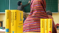 Γερμανία: Επιτράπηκε σε 16χρονη να πάει στο σχολείο με νικάμπ - Αντιπαράθεση για την εμφάνιση μουσουλμάνων μαθητριών