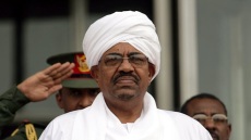 Εγκλήματα πολέμου στο Νταρφούρ: Το Σουδάν στέλνει στο Διεθνές Ποινικό Δικαστήριο τον Μπασίρ