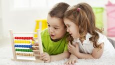 Γιατί το παιδί δεν μοιράζεται τα παιχνίδια του και πώς να το αντιμετωπίσετε