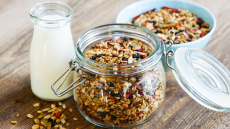 Πώς να «αναστήσεις» τη μπαγιάτικη γκρανόλα